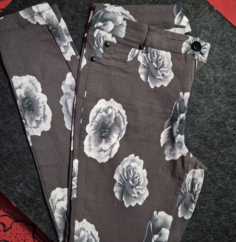 True Religion Gray Floral Skinny Jeans